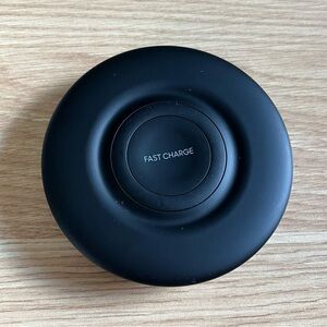 Black Wireless Samsung Fast Charger